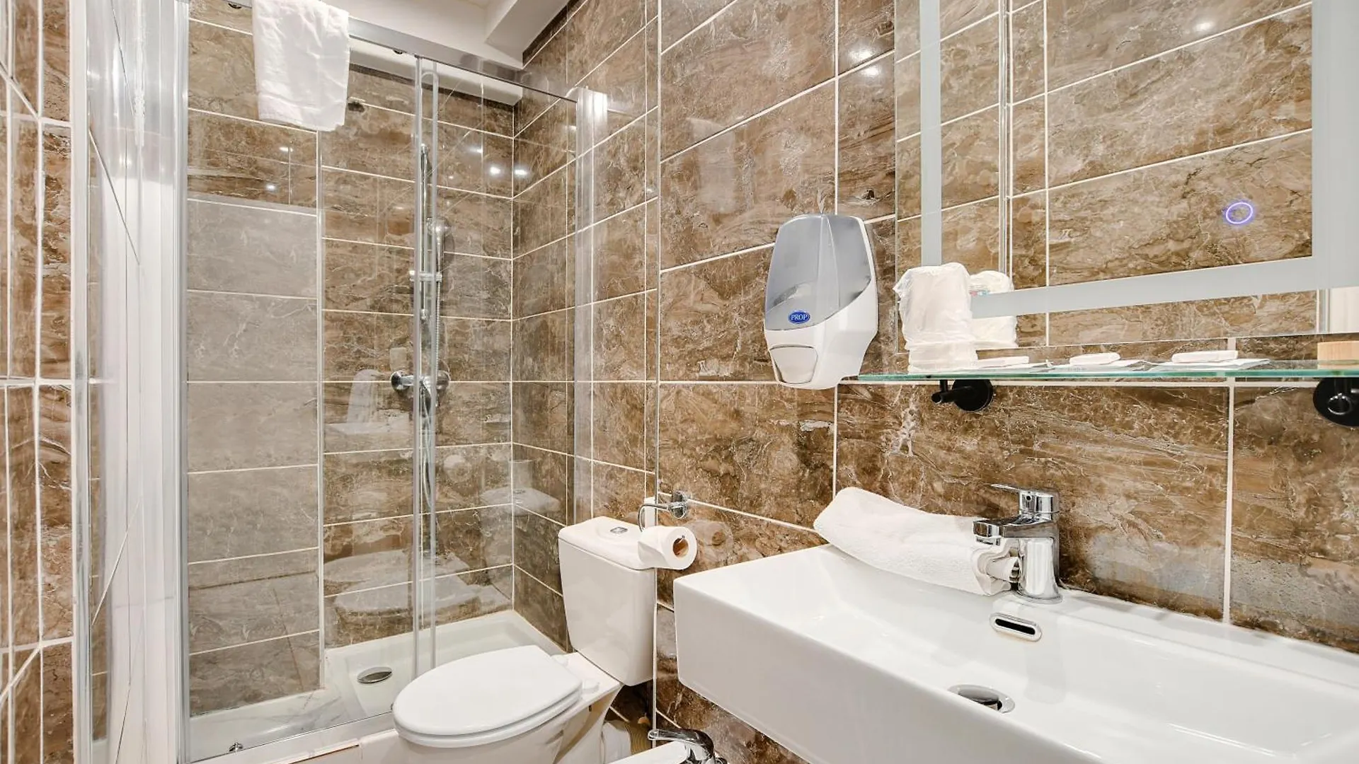 **  Hotel Altona à Paris France